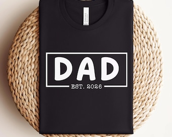 Papa Est. 2026 PNG, Sublimationsdesign, Erwarten Sie Baby 2026 T-Shirt Design, neuer Vater, zum Vater befördert, Schwangerschaftsankündigung, Geschenk neuer Vater