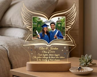 Gepersonaliseerde afstudeercadeau, aangepaste foto nachtlampje, klasse van 2026 Grad Gift, engelenvleugels en boek acrylplaat, cadeau voor beste vrienden