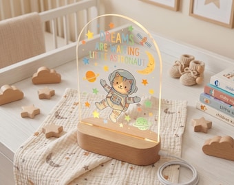 Astronaut kat nachtlampje, aangepaste naam ruimte acryllamp met beukenhouten basis, leuk kinderdagverblijf, verjaardagscadeau voor jongens meisjes