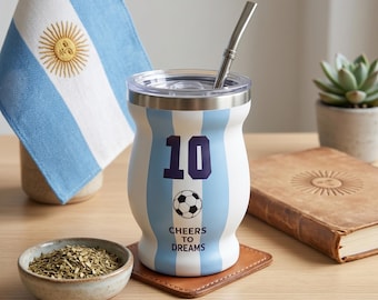 Argentijnse Yerba Mate kalebasset | Voetbalbeker nr. 10 met bombillarietje en deksel | Mate-beker van roestvrij staal 8oz | Cadeau voetbalfan