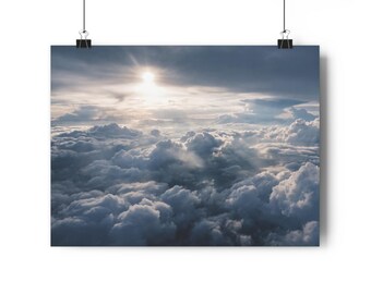 Giclée kunstprint van zonlicht boven wolken | Muurdecoratie met een luchtfoto van een wolkenlandschap