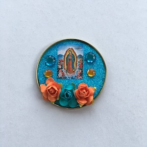 Íman Virgem Maria turquesa e laranja reciclada