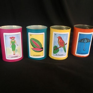 Centro de mesa con latas de lotería para bodas