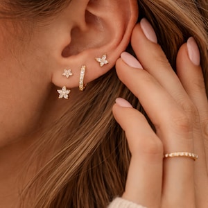 Set di orecchini a cerchio delicati da donna, placcati in oro 14 carati, orecchini impilabili, piccoli orecchini a cerchio delicati per piercing multipli