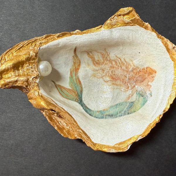 XL- oyster mermaid trinket/ ring tray / paper weight - Pearl accent sealed
