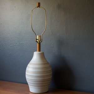 Vintage Sculptural Matte White Incised Martz Pottery Lamp for Marshall Studios image 4