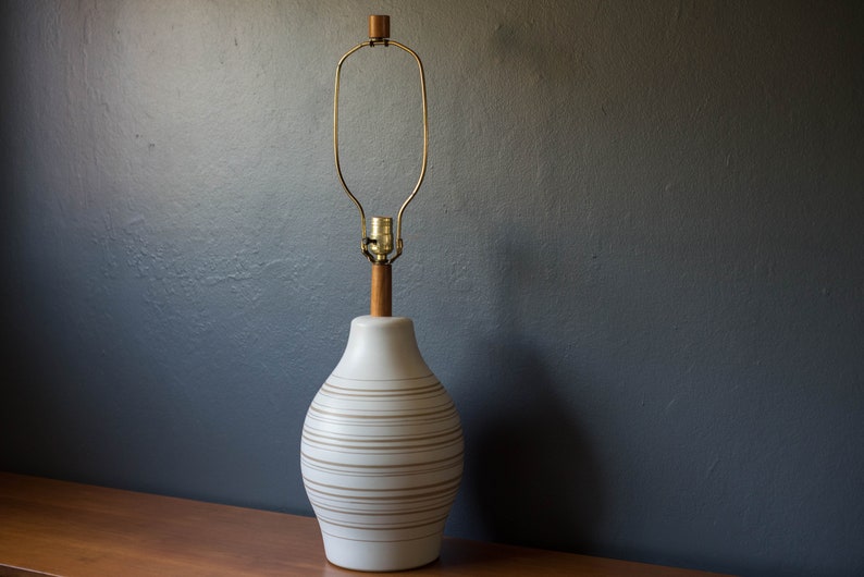 Vintage Sculptural Matte White Incised Martz Pottery Lamp for Marshall Studios image 4