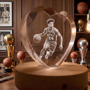Cristal personalizado com foto esportiva em 3D e base de luz LED — Vidro gravado a laser personalizado para decoração de mesa de escritório