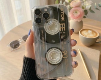 Capa transparente para iPhone com estampa de fita cassete retrô, estilo vintage para celular com áudio.