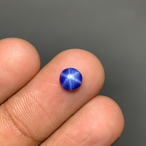 Lindy Star 1,25 ct rund cabochon 6 x 3 mm för trådlindning.