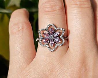 Anillo de cóctel de plata de ley con doble flor / Anillo floral con banda semipavé y piedras marquesa rosas