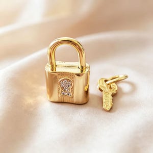 Pandora key charm - Etsy 日本