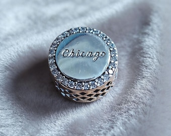 Pingente de prata esterlina com o nome da cidade de Chicago e zircônia cúbica para pulseira de viagem.