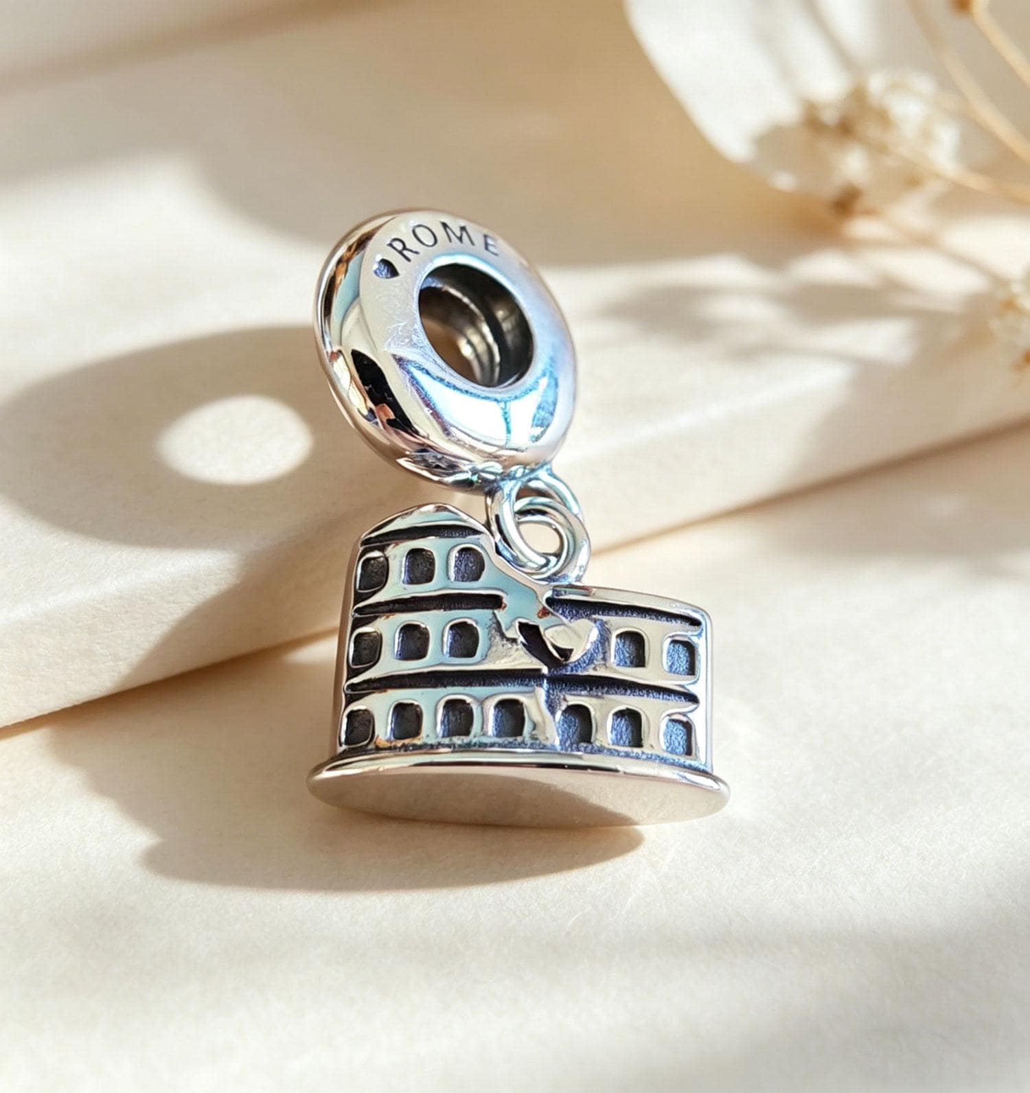[現地購入]Pandora イタリア　コロッセオ　チャーム Pandora colosseum - Etsy 日本