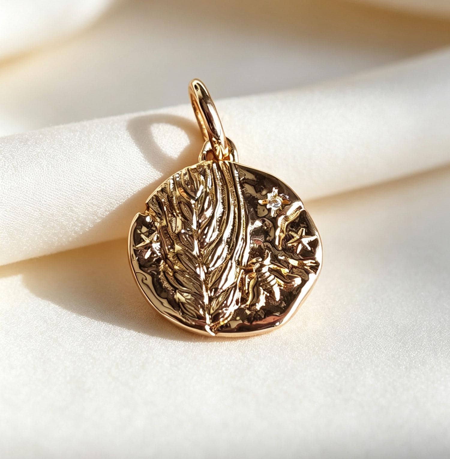 Pandora prague charm - Etsy 日本