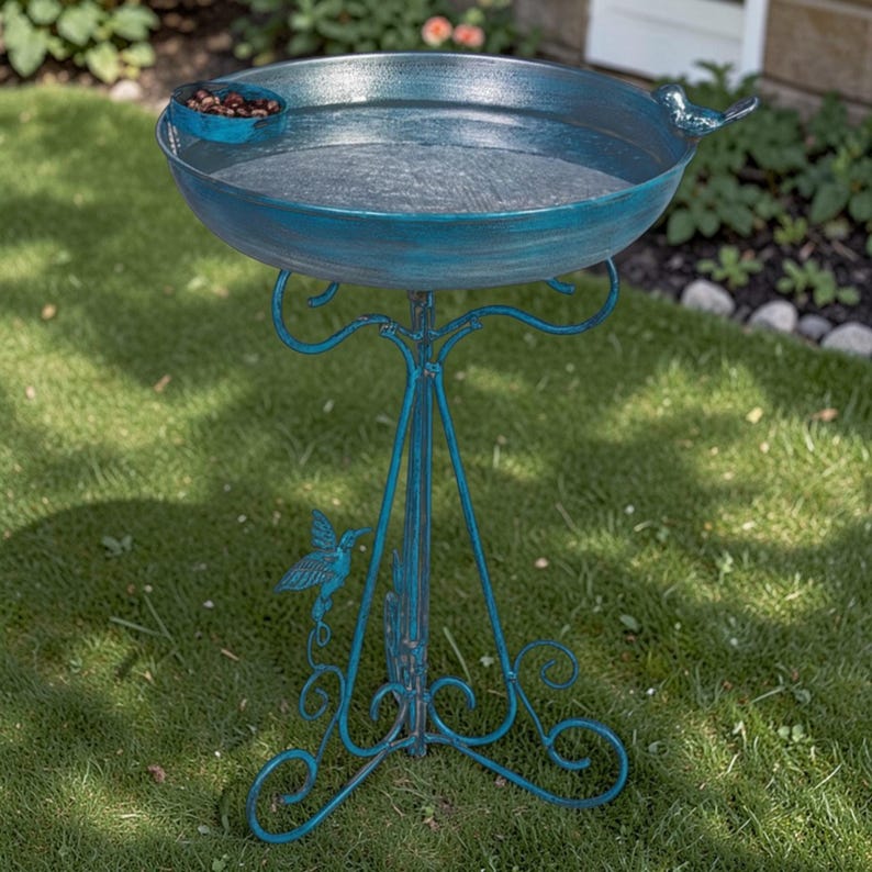 Outdoor Metall Vogeltränke mit Ständer, freistehende Garten Vogelfutterhaus, Vintage Yard Dekor, wetterfeste Rasenverzierung, Terrasse Garten Geschenk Bild 1