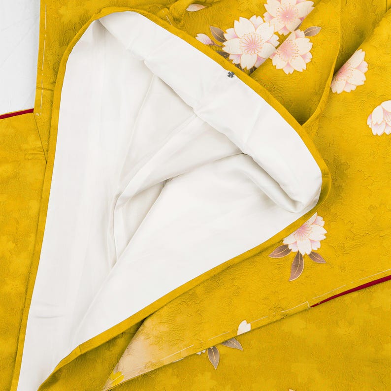 Furisode Sidenkimono - Senapsgult Sakura Körsbärsblom, Vintage Japansk kimono bild 9