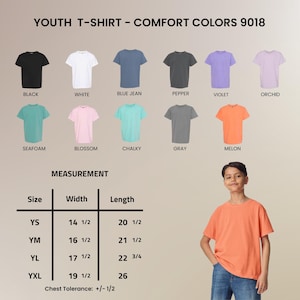 May include: A youth t-shirt in melon colour is modelled. The image displays various t-shirt colours, including black, white, blue jean, pepper, violet, orchid, seafoam, blossom, chalky, and grey. Measurement details are provided, with widths ranging from 36.8 to 49.5 cm.