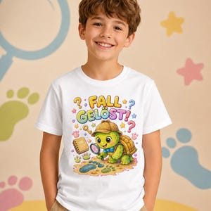 Koszulka dziecięca „Sprawa rozwiązana” | Żółw detektyw z lupą i wskazówkami