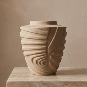 Beige Ribbed Ceramic Vase – Modern Minimalist Table Centerpiece (22cm)