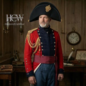 Może przedstawiać: Zestaw trzech ceramicznych kubków z nakrapianym, matowym wykończeniem. Kubki są w odcieniach kremu, jasnoszarym i ciemnoszarym. Każdy kubek ma prosty, minimalistyczny design.