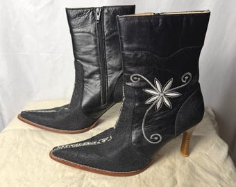 VTG Hecho en Mexico Stingray Leather Western Boots US 8 Embroidered 3.5" Heel