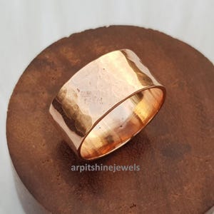 Brede ring van gehamerd massief koper: rustieke banden Healing sieraden