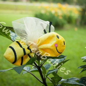 Bee Bow In the hoop machine embroidery design 5 x 7