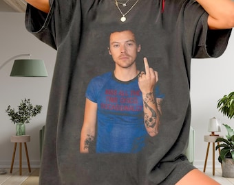 Harry Middle Finger Kiss and Disco Graphic Tee, Vintage Style Shirt, Comfort Colors 1717 T-Shirt, Retro Pop Music Fan Shirt Streetwear