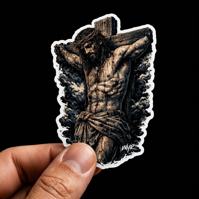 Puede incluir: Una pegatina con una ilustraci&oacute;n detallada de una figura en la cruz, con una corona de espinas. La obra de arte est&aacute; realizada en tonos marrones, grises y blancos, con un estilo dram&aacute;tico y art&iacute;stico. La figura se representa con una tela alrededor de la cintura.