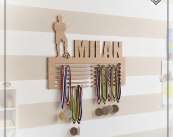 Medaillenhalter Fußball personalisiert aus Holz, Medaillenaufhänger mit Namen, Geschenk für Fußballer Jungs, Fußball Deko Kinderzimmer