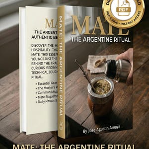 Puede incluir: Un libro titulado "MATE: The Argentine Ritual" de Jose Agustin Amaya. La portada presenta la palabra "MATE" en letras doradas. La imagen muestra una taza de mate tradicional con una pajita de metal y una persona vertiendo agua caliente.