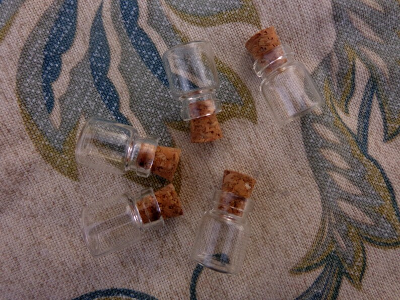 Fairy Garden Mixed Media Jewelry Making Charm. 5 Tiny Potion Bottles Vials Glass Corked Fairy Bottle Spell Bottle