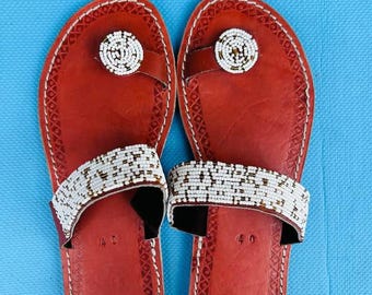 Sandalias de cuero con cuentas hechas a mano por los masái – Sandalias de gladiador africanas de estilo bohemio para el verano