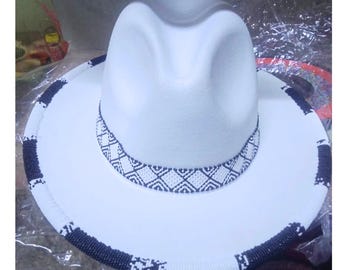 Cappello Fedora fatto a mano con perline, cappello da sole a tesa larga, stile boho in paglia, ideale per le vacanze estive al mare.