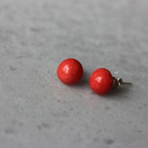 red stud earrings Bild 2