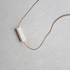 Porcelain necklace, white porcelain with blue lines, underglaze pencil, handmade drawing on porcelain Bild 7