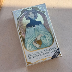 Ethereal Visions: Illuminiertes Tarot Kartenspiel