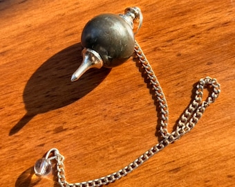 振り子 - 黄鉄鉱の球と点