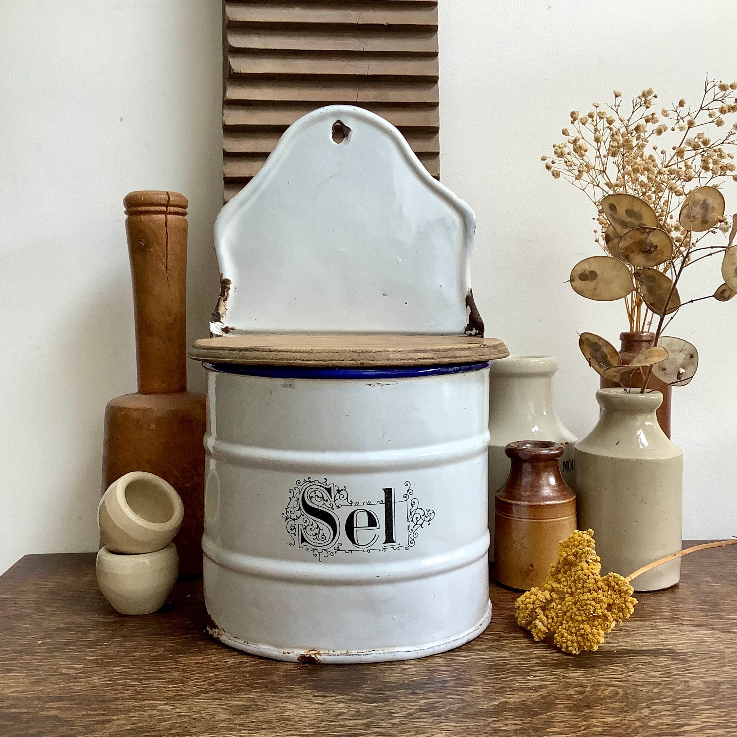 フランス・ヴィンテージ　フレンチガラスの塩入れキャニスター　木製蓋 French Vintage Enamel Salt Box - Etsy 日本 フランス・ヴィンテージ