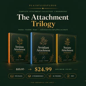 Könnte beinhalten: Drei dunkelgrüne Arbeitsbücher mit dem Titel The Attachment Trilogy, verziert mit goldenen botanischen Illustrationen. Die Bücher sind als Anxious Attachment, Avoidant Attachment und Secure Attachment beschriftet und haben orange, blaue und gelbe Buchrücken.