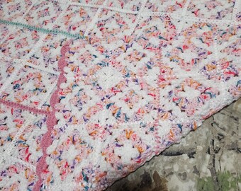 Manta cuadrada para el regazo de la abuela: rosa, verde azulado y blanco