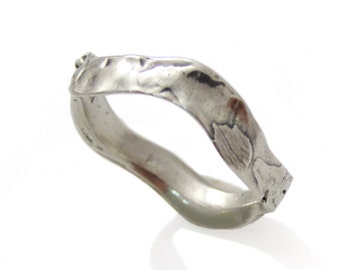 Wavy silver ring. 4.5 mm width wedding band. Sterling silver 925 ring. Unisex wedding band, Silver wedding ring(gr9427-1517)