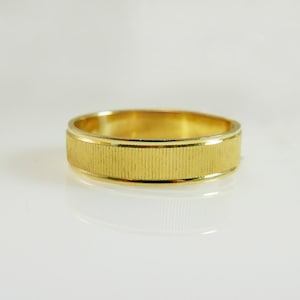 14k Men gold band. texture solid gold  wedding band. real gold wedding ring. Unisex wedding band. 14k Yellow gold ring .mens band