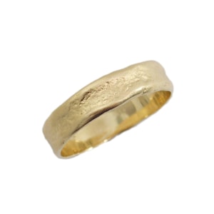 Men gold ring. 14k matte gold Hand Molded wedding band. Natural design wedding ring. Unisex wedding band. Yellow gold ring .mens band
