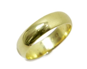 Gold mens wedding band .wedding ring .Domed wedding ring. 6mm .wide hammered band for men and women. Unisex wedding ring