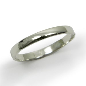 Alliance en or. Alliance ronde en or blanc 14 carats. Alliance mate, alliance, alliance homme femme. alliance en or pour femme
