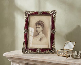 Vintage Picture Frame, Ornate Metal Photo Frame, Antique Style Tabletop Frame, Luxury Wedding Decor, 5x7 Photo Display Gift