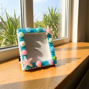 Handgemachter Küstenblockrahmen, Fotoanzeige des blauen Ozean-Ziegelsteins, 4x6 Strand-Thema Schreibtischdekor, Muschel-Kunst-Geschenk, kundenspezifisches Kinderzimmer-Andenken