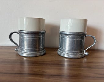 Vintage wilton armetale coffee cups metal mugs plough tavern pewter style set of 2 ceramic liners removable